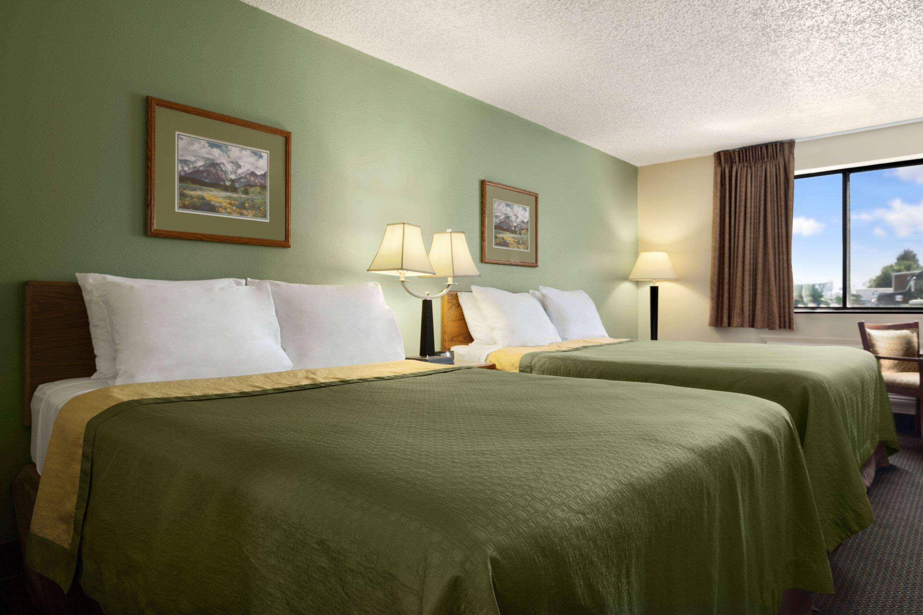 Super 8 By Wyndham Conrad Exterior foto
