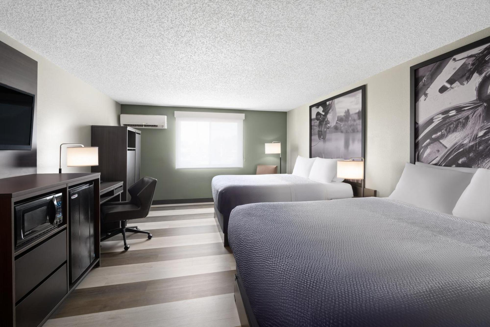 Super 8 By Wyndham Conrad Exterior foto