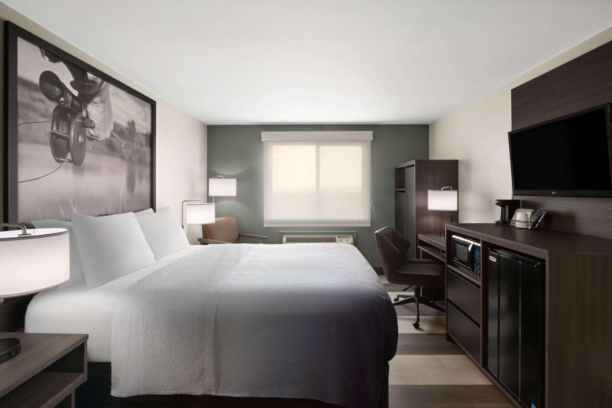 Super 8 By Wyndham Conrad Exterior foto