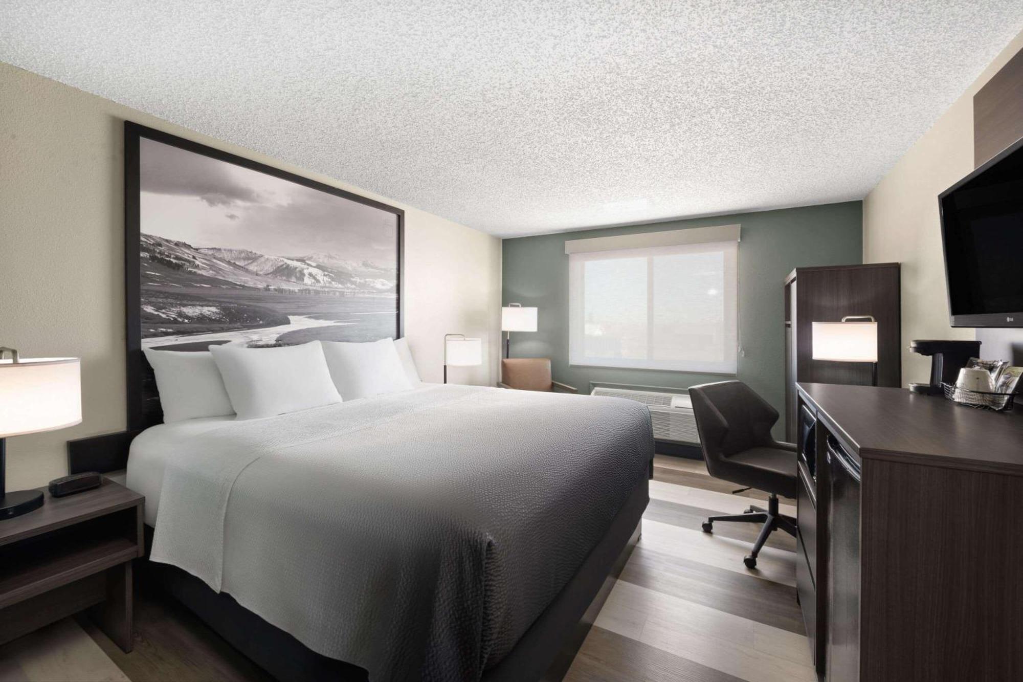 Super 8 By Wyndham Conrad Exterior foto